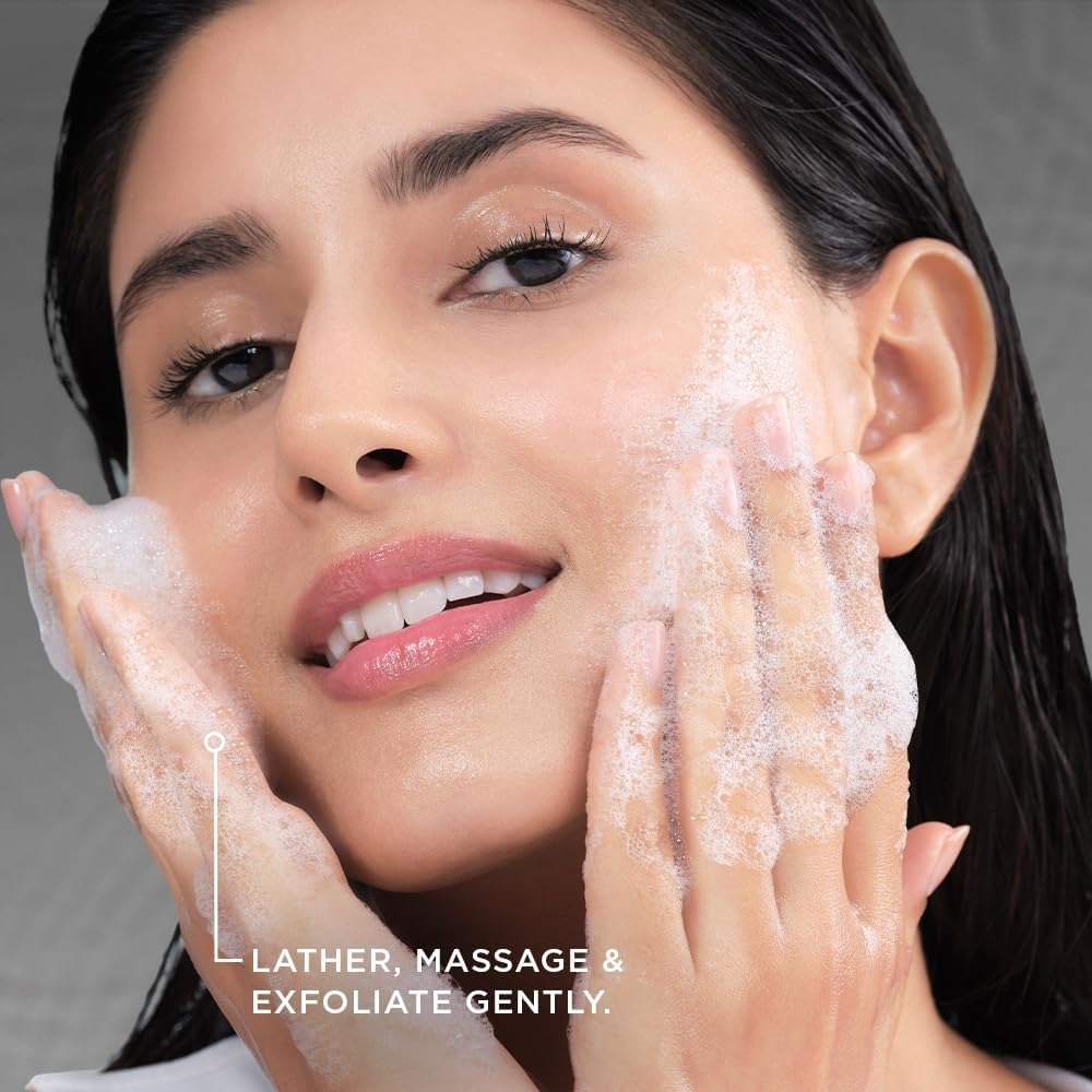 POND'S Pure Detox Face Wash 100 g|| Daily Exfoliating & Brightening Cleanser|| Deep Cleans Oily Skin - With Activated Charcoal for Fresh|| Glowing Skin